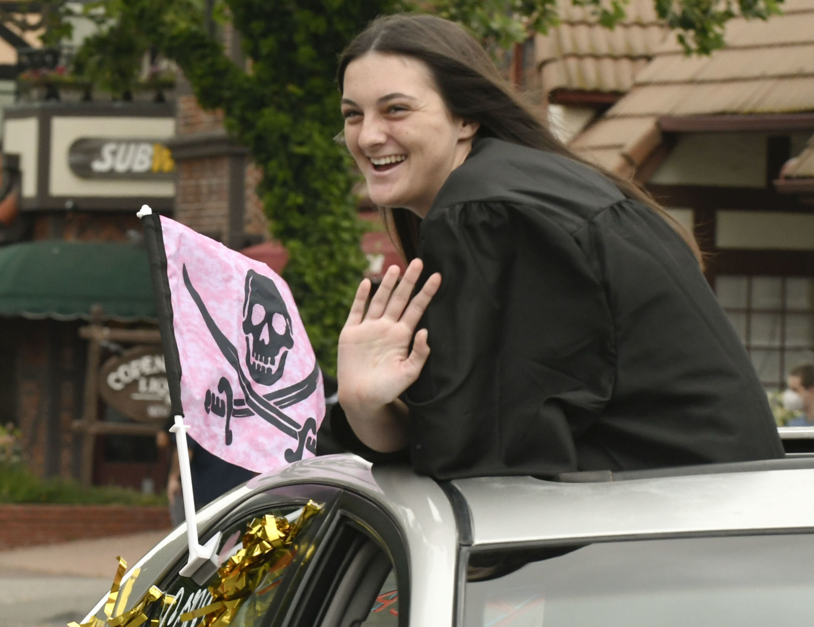 060520 SYVHS grad parade 16.jpg